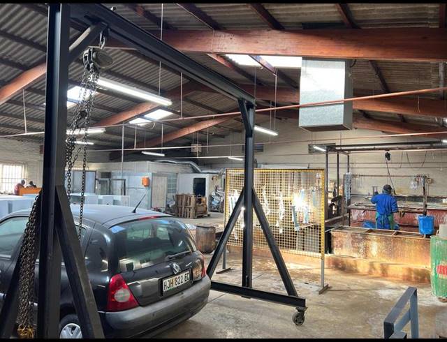 INDUSTRIAL PROPERTY TO RENT IN NORTH END